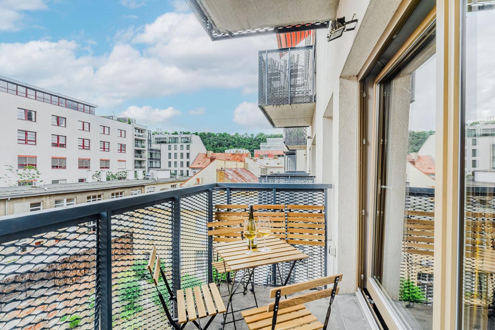 Spacious Apartments Near Karlin Square Praha Eksteriør bilde